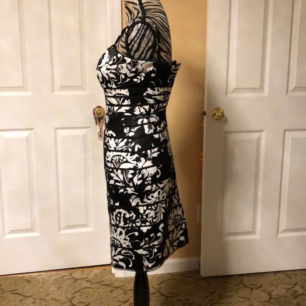 Dress - Picture 2 of 3